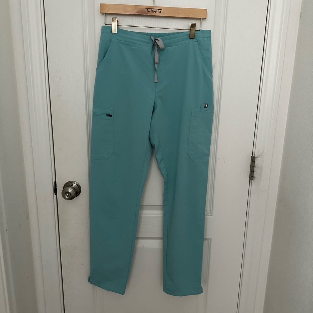 FIGs Technical Collection Yola Scrub Pants in Sea Glass. Size S/T